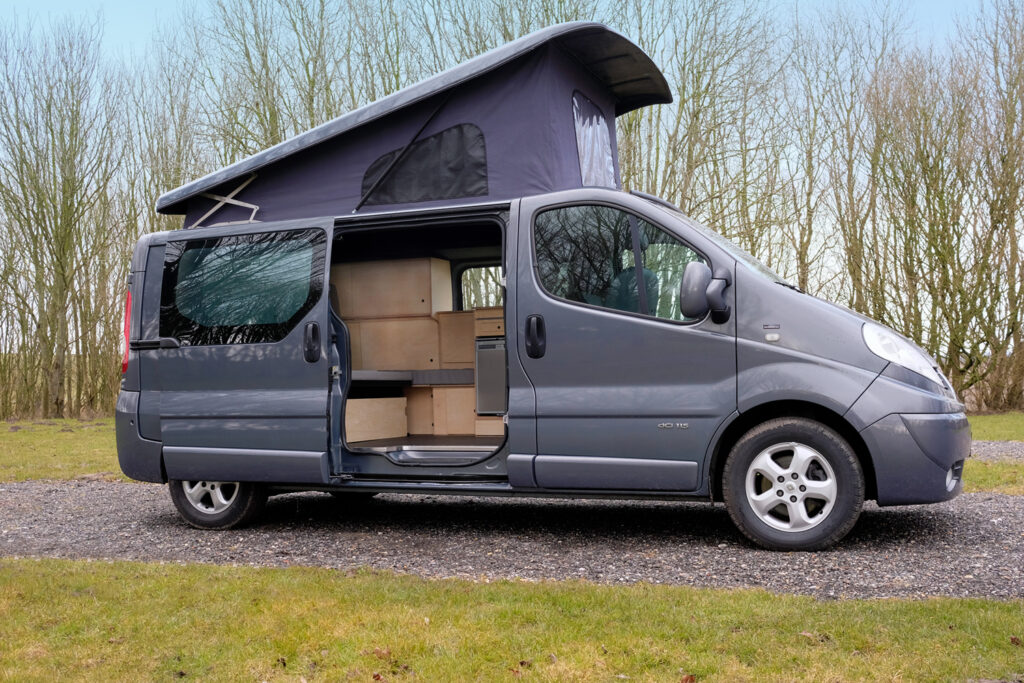 Renault Trafic / Opel Vivaro mit langem Radstand (L2) 1 DSF2867homebl2